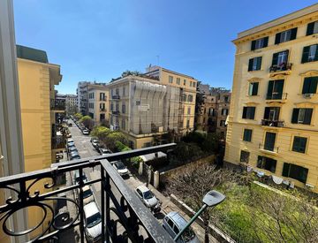 Foto 1 di 28 - Appartamento in Vendita in Via Tito Angelini a Napoli