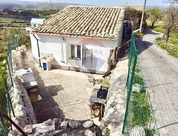 Foto 1 di 31 - Villa in Vendita in Via Cozzo delle forche 294 a Ragusa