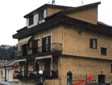 Foto 1 di 13 - Trilocale in Vendita in Via Anna Frank 11 a Imperia