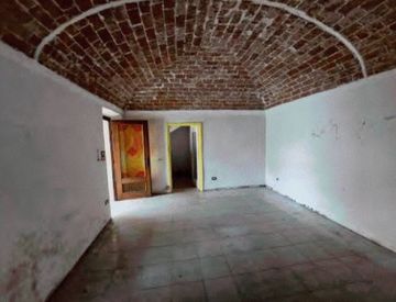 Stanza - Trilocale in Vendita in Via Guglielmo Marconi 17 a Crova