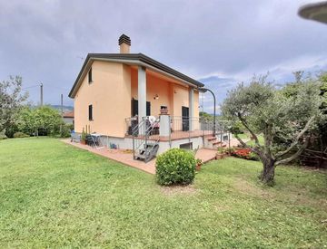 Facciata - Casa indipendente in Vendita in zona Centro a Sarzana
