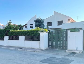 Foto 1 di 30 - Villetta a schiera in Vendita in Piazza Oristano 4 a Canosa di Puglia