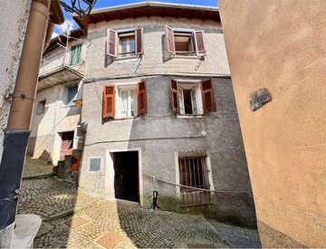 Foto 1 di 34 - Casa indipendente in Vendita in Via San Marco 44 -72 a Montegrosso Pian Latte