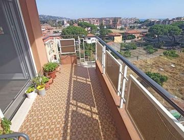 Terrazza - Attico, mansarda in Vendita in Via Nervia a Ventimiglia