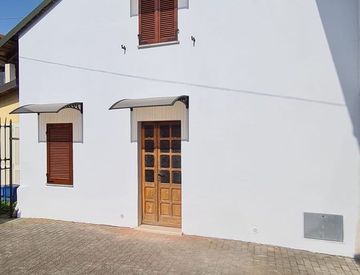 Foto 1 di 9 - Casa indipendente in Vendita in Via Roma 12 a Rive