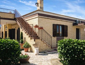 Facciata - Casa bifamiliare, trifamiliare in Vendita in Via Borea a Palombara Sabina