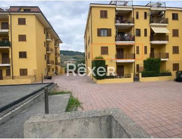 Foto 1 di 6 - Trilocale in Vendita in Via Cavour a Nocera Terinese