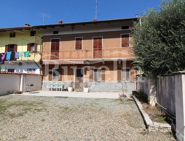 Facciata - Villetta a schiera in Vendita in Via Giosuè Carducci a Sandigliano