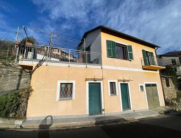 Foto 1 di 36 - Casa indipendente in Vendita in Strada Caravonica a Borgomaro