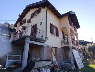 Foto 1 di 32 - Casa bifamiliare, trifamiliare in Vendita in Strada Oria 14 a Soldano