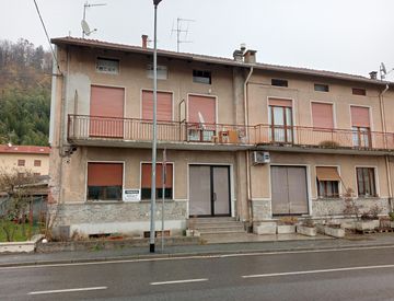 Foto 1 di 30 - Trilocale in Vendita in Viale varallo 120 a Borgosesia