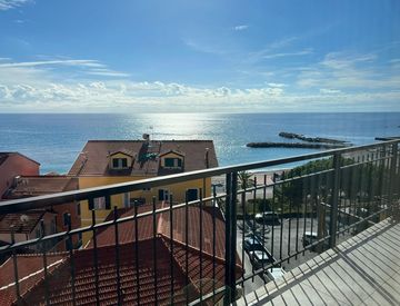 Terrazza - Trilocale in Vendita in Corso Regina Margherita a Ospedaletti