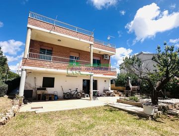 Foto 1 di 26 - Villa in Vendita in Via Fratelli Carnemolla a Ragusa