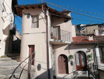 Facciata - Casa indipendente in Vendita in Via del Colle 62 a L'Aquila