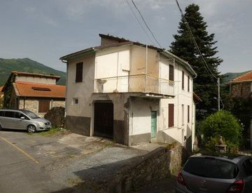Foto 1 di 12 - Rustico, casale in Vendita in Via Santuario a Borgomaro