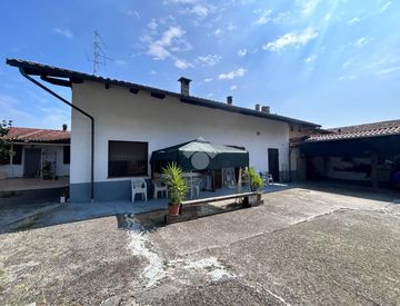 Foto 1 di 21 - Casa bifamiliare, trifamiliare in Vendita in Via Emanuele Filiberto 36 a Tronzano Vercellese