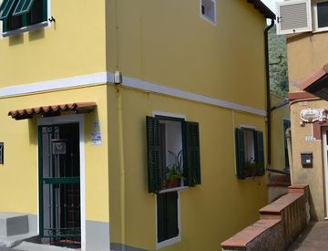 Foto 1 di 12 - Casa indipendente in Vendita in Via san Sebastiano a Ceriana