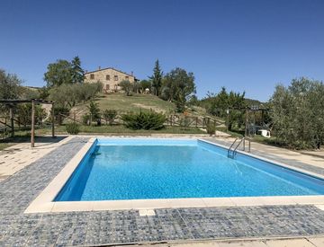 Piscina - Casa indipendente in Vendita in zona Centro a Allerona