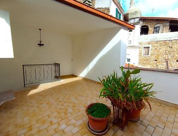 Terrazza - Trilocale in Vendita in Piazza Vecchia a Soldano