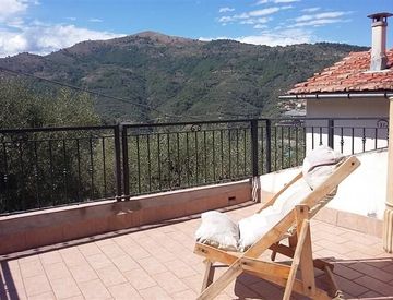 Terrazza - Rustico, casale in Vendita in Via Gioberti a Pietrabruna