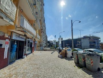 Area comune - Locale commerciale in Affitto in Viale Colli Aminei 146 a Napoli