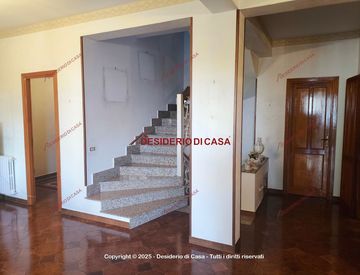 Foto 1 di 18 - Casa bifamiliare, trifamiliare in Vendita in Piazza Castelforte 5 a Palermo