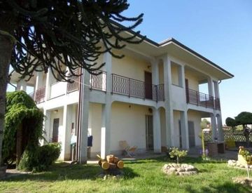 Foto 1 di 23 - Villa in Vendita in Via Magenta 4 a Villata