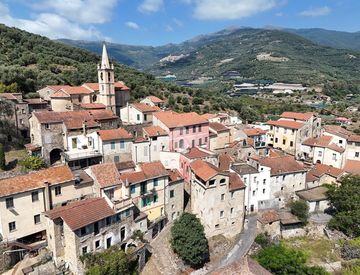 Foto 1 di 29 - Rustico, casale in Vendita in Via luigi papone a Pietrabruna