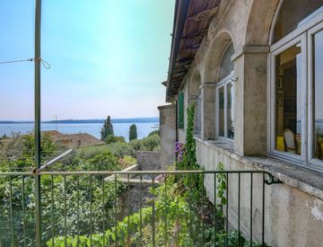 Terrazza - Rustico, casale in Vendita in Via Cipani Gian Battista 16 a Gardone Riviera