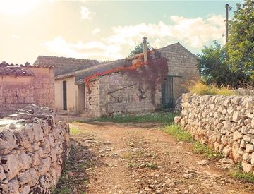 Foto 1 di 20 - Rustico, casale in Vendita a Scicli