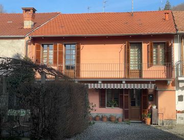 Facciata - Casa indipendente in Vendita in Via del Senato 10 a Biella