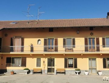 Foto 1 di 26 - Rustico, casale in Vendita in Via Ciorlucca a Santhià