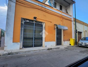 Foto 1 di 5 - Locale commerciale in Vendita in Via Tripoli 1 a Torchiarolo