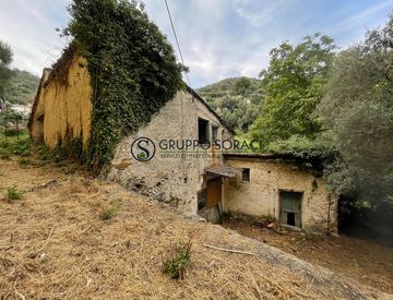Foto 1 di 23 - Casa indipendente in Vendita in Via Vittorio Emanuele II a Imperia