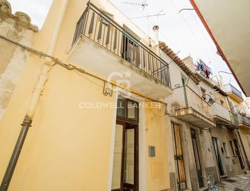 Foto 1 di 17 - Casa indipendente in Vendita in Via Ippari 15 a Scicli