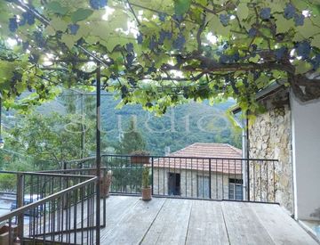 Terrazza - Trilocale in Vendita in Via Macario a Seborga