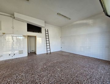 Stanza - Locale commerciale in Vendita in Via Alessandro Manzoni 10 a Zola Predosa