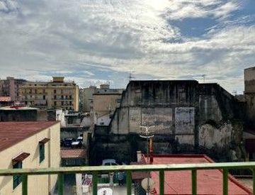 Foto 1 di 17 - Trilocale in Affitto in Via Piscopia a Torre del Greco