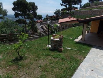 Giardino - Villa in Vendita a Diano Castello