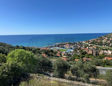 Foto 1 di 20 - Villetta a schiera in Vendita in Via Monte Gagliardone a Imperia
