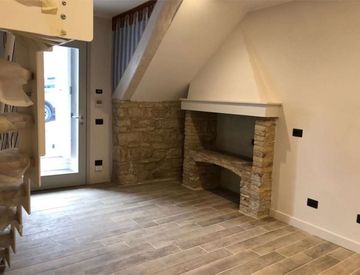 Foto 1 di 20 - Bilocale in Vendita in Via di Borgo Nuovo 75 -45 a Todi