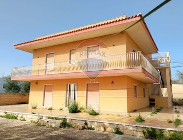Foto 1 di 30 - Casa bifamiliare, trifamiliare in Vendita in Via Platone 56 a Scicli