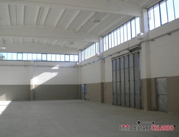 Foto 1 di 3 - Capannone in Vendita a Colle di Val d'Elsa