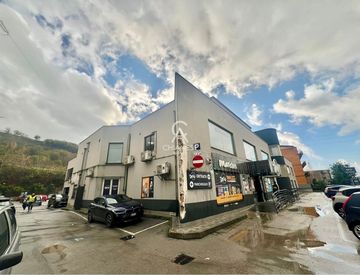 Vista - Locale commerciale in Affitto in Via dei Greci a Salerno