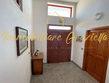 Foto 1 di 22 - Casa indipendente in Vendita in zona Centro a Vallecrosia
