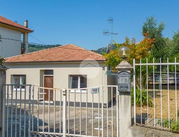 Foto 1 di 20 - Casa indipendente in Vendita in Via Cesare Battisti 146 a Imperia