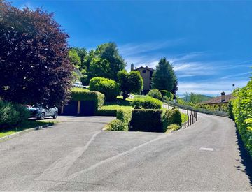 Giardino - Appartamento in Vendita in Via Innocente Bonfanti 8 a Bosisio Parini