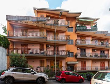 Foto 1 di 41 - Trilocale in Vendita in Via Tomarchio 45 B a Santa Venerina