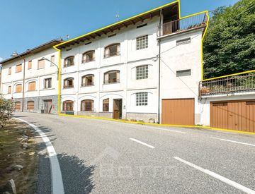 Foto 1 di 53 - Casa bifamiliare, trifamiliare in Vendita in Via Matteotti a Cellio con Breia