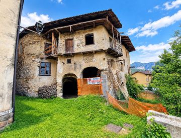 Facciata - Rustico, casale in Vendita in Via alle Scuole 12 a Altopiano della Vigolana